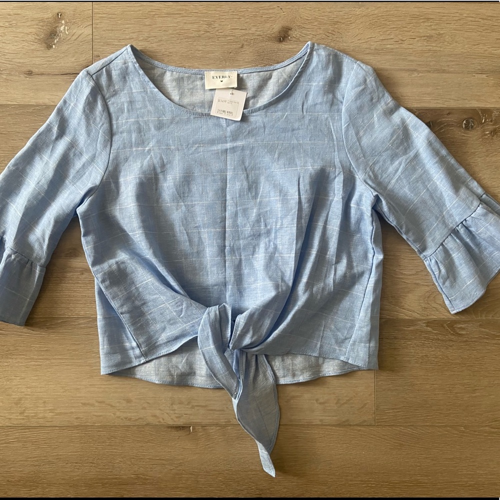 5/$25 Beautiful boutique cropped blouse